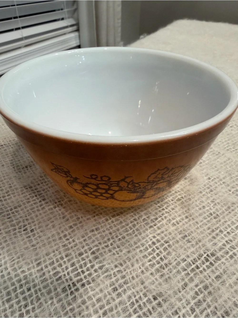 Pyrex Old Orchard vintage Small Mixing Bowl 1.5 Pint Brown Glass. Made in USA
